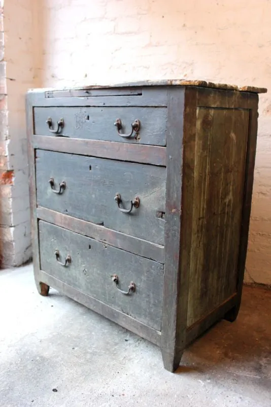 A Fantastic George III c.1780 Estate-Made Provincial Oak Chest of Drawers