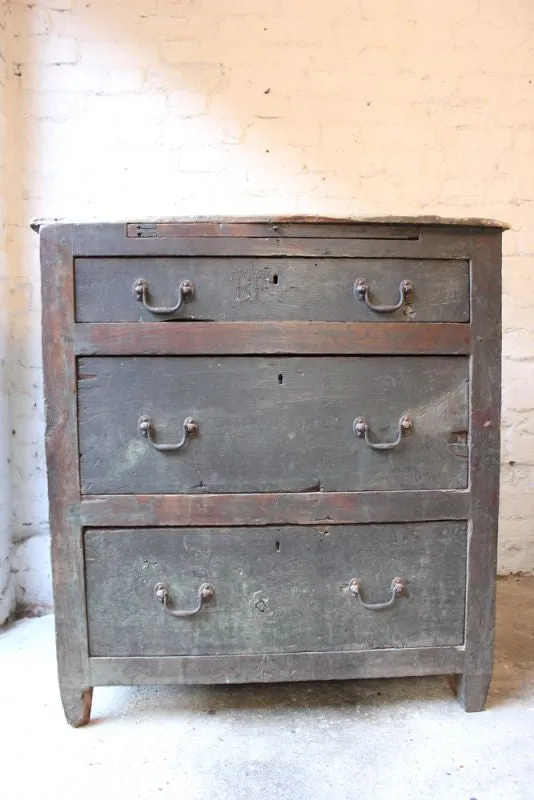 A Fantastic George III c.1780 Estate-Made Provincial Oak Chest of Drawers